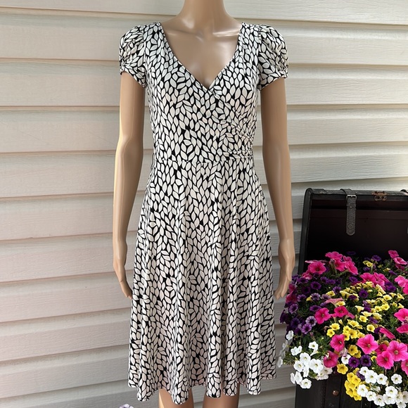 London Times Dresses & Skirts - London Times cute dresss size 4